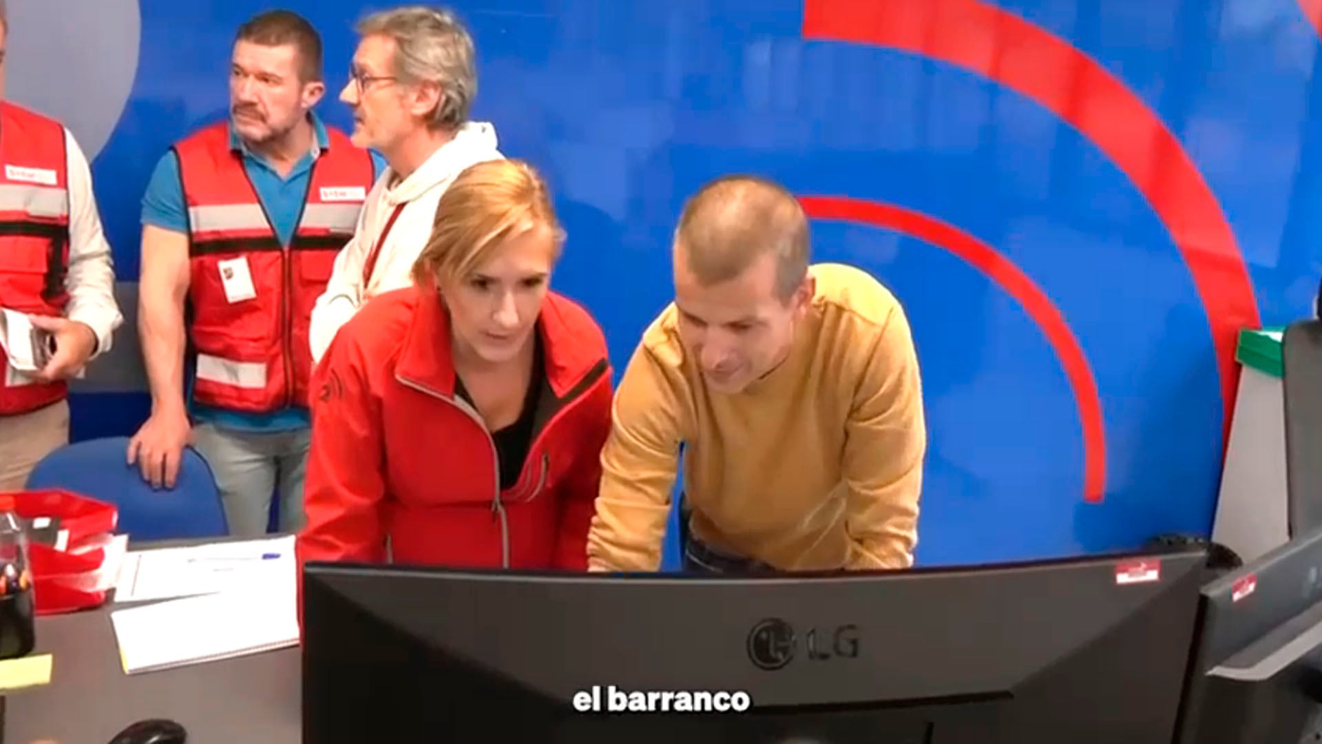 VALENCIA, 06/10/2025.- Captura de un vídeo de la reunión del Cecopi grabado por la productora contratada por Emergencias de la Generalitat en la mañana del 29 de octubre, el día de la dana, en el que la entonces consellera de Interior, Salomé Pradas, izqda, ya mostró antes del mediodía preocupación por la situación que se pudiera dar en los barrancos. EFE/Emergencias Generalitat Valenciana