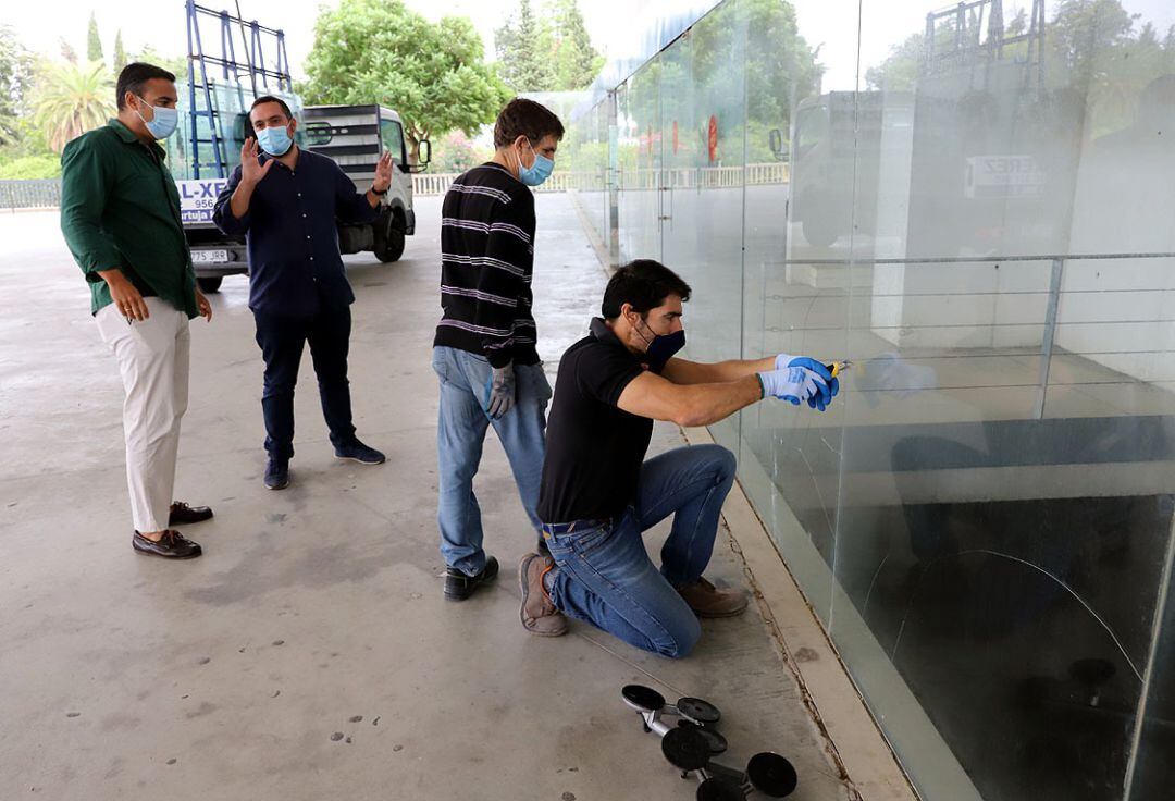 Jesús Alba supervisa la actuación en el Palacio de Deportes