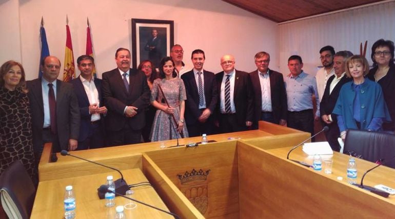 Foto de familia en el pleno de Elche de la Sierra