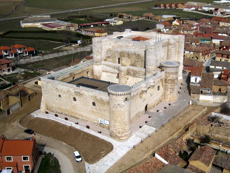 Vista aérea del Castillo de Fuentes de Valdepero (Palencia)