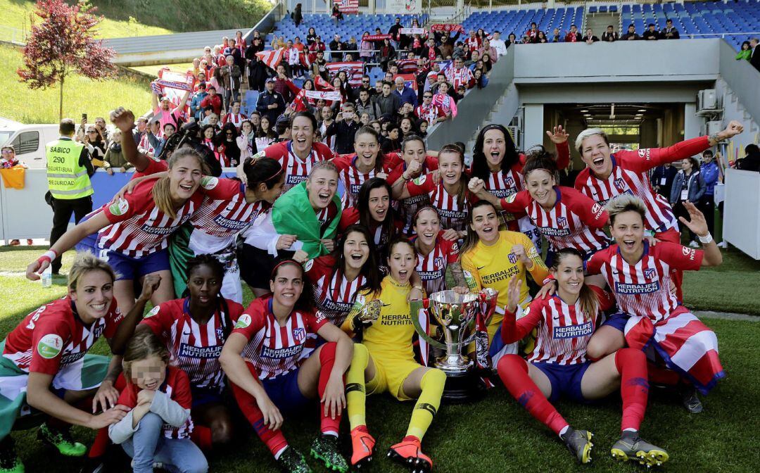 Las jugadoras del Atlético de Madrid celebran su victoria ante la Real Sociedad.