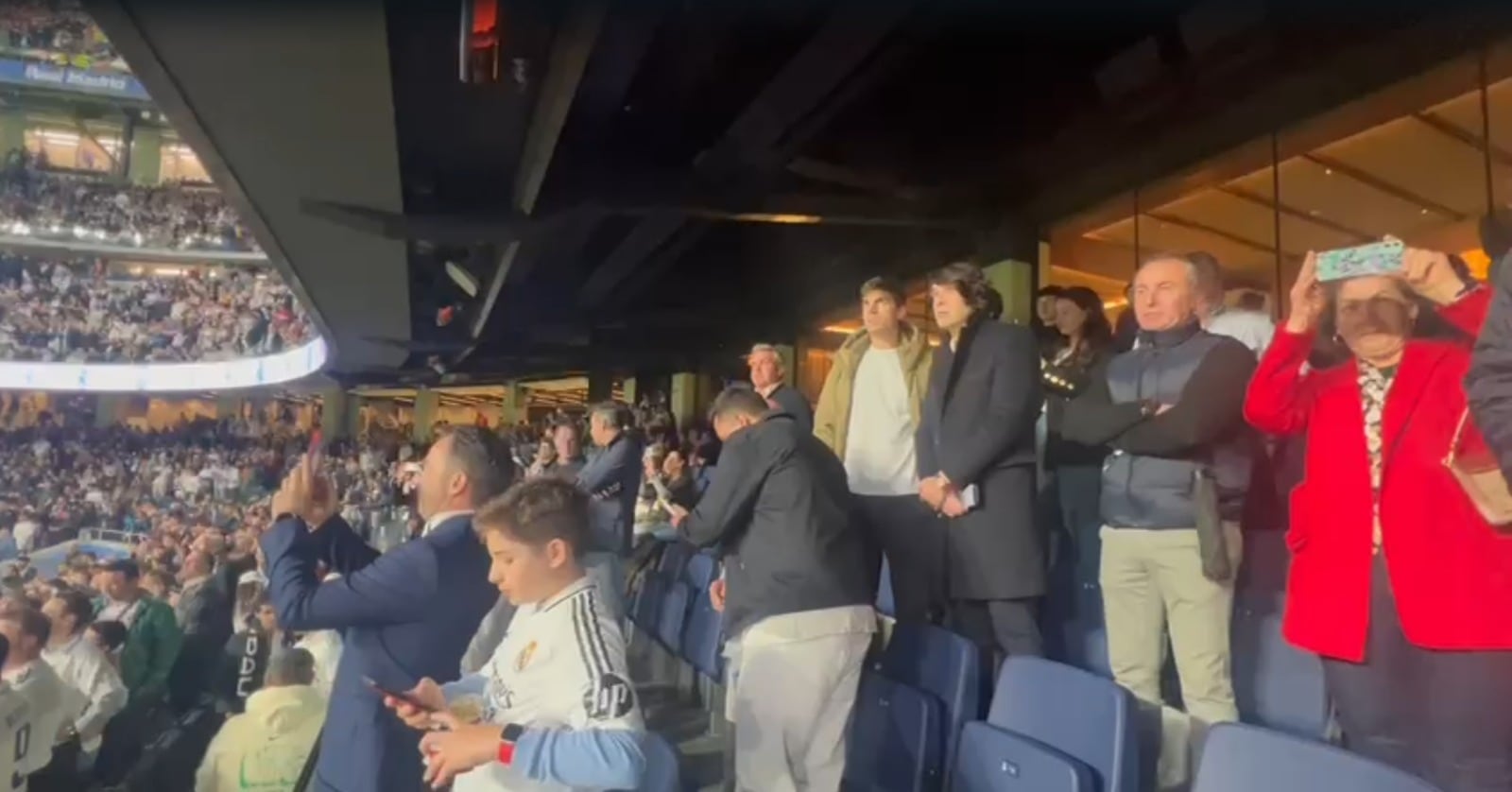 Diego Fernandes, empresario relacionado con la CBF, en el palco VIP del Santiago Bernabéu