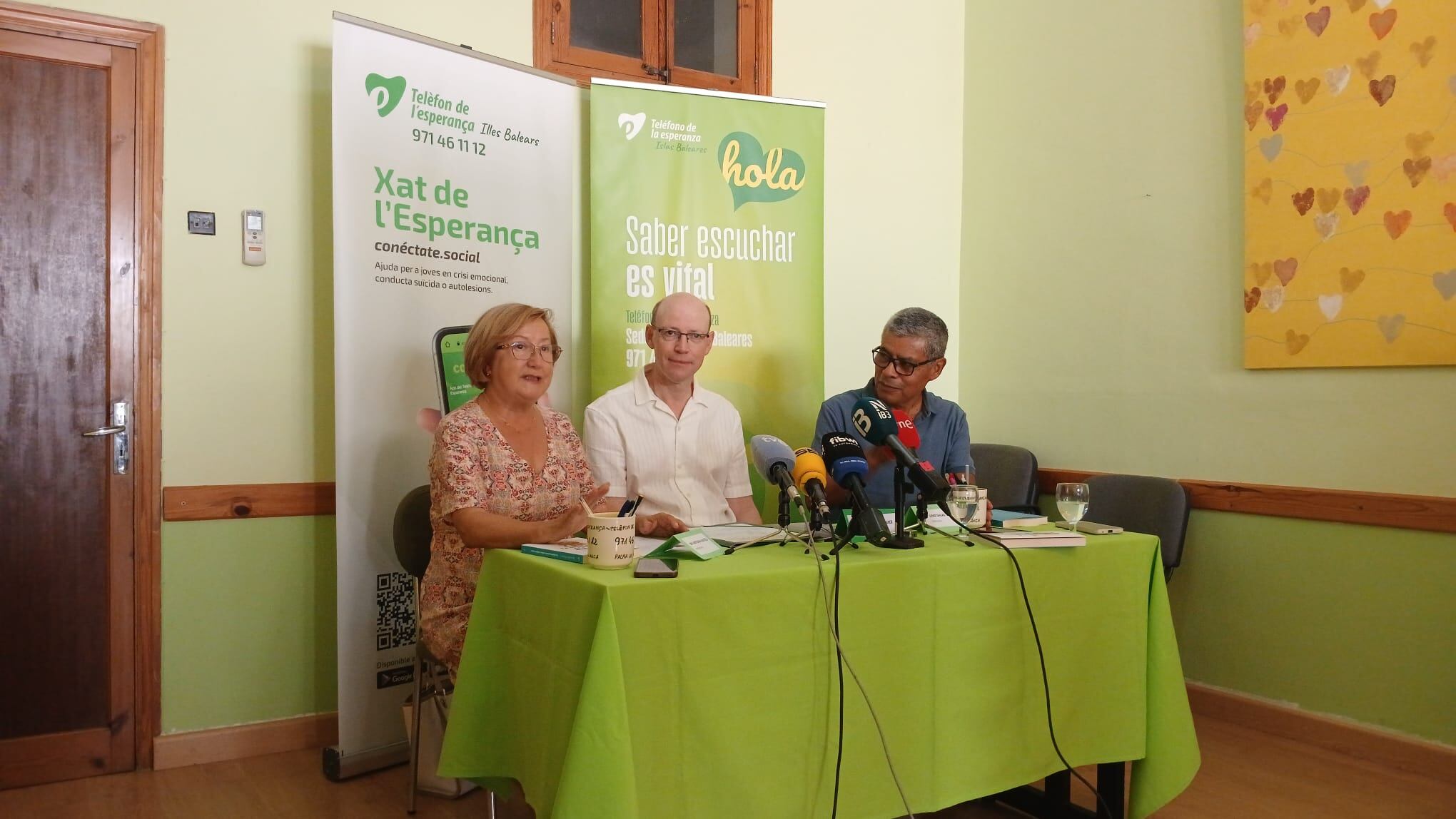 Presentación del libro 'La salud mental de niños y adolescentes' en la sede del Teléfono de la Esperanza