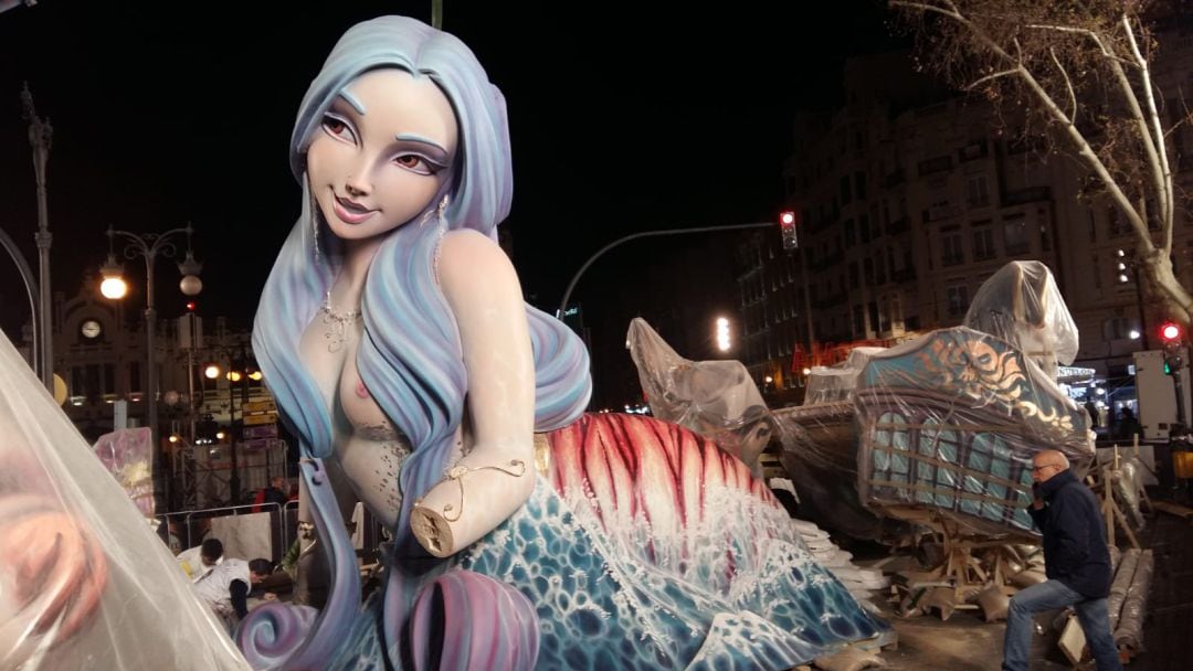 Imágenes de los trabajos de 'plantà' de la falla de la Comisión Ribera y Convento Santa Clara del año 2019