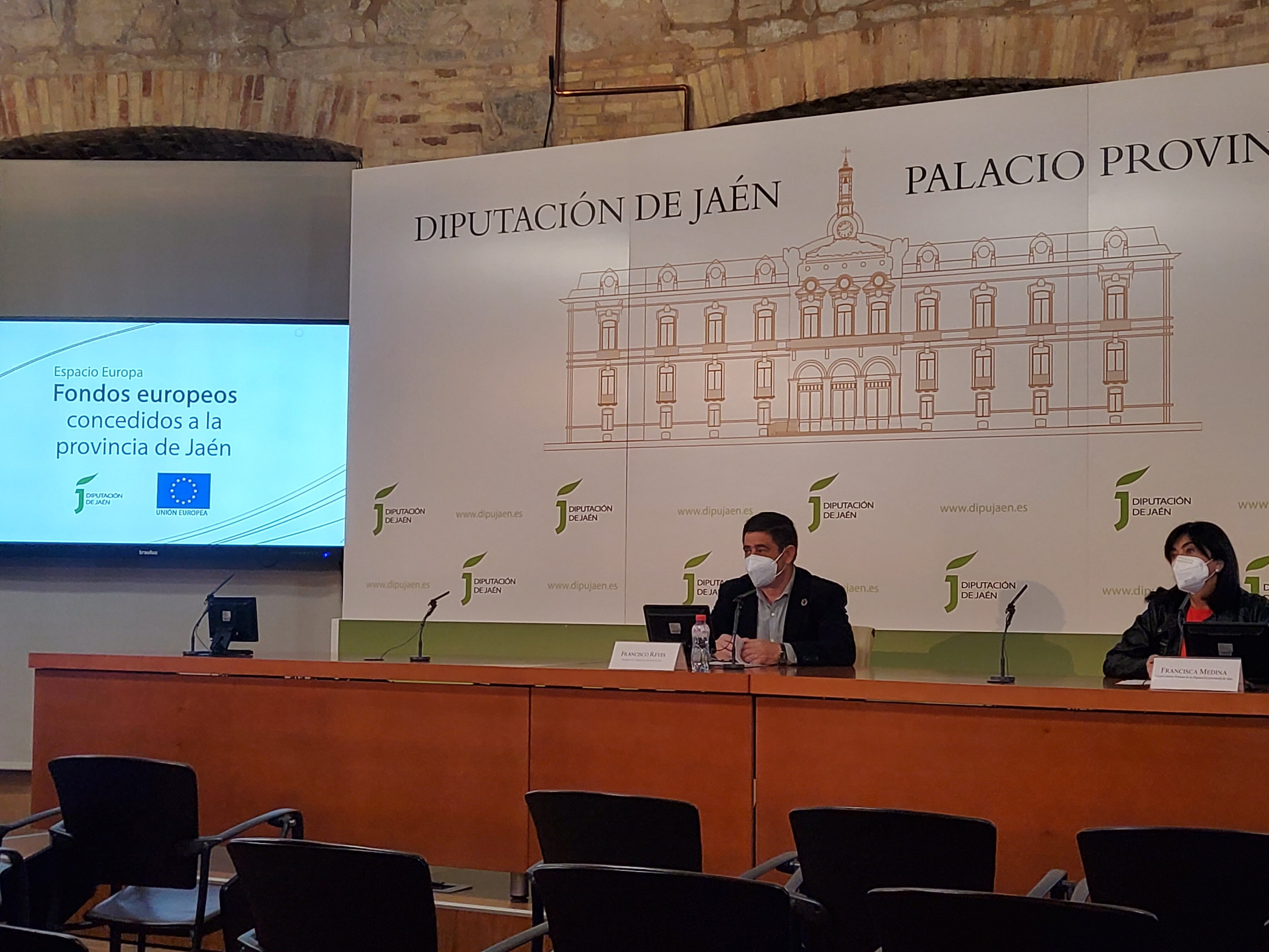 El presidente de la Diputación Provincial, Francisco Reyes; y la vicepresidenta primera Francisca Medina.