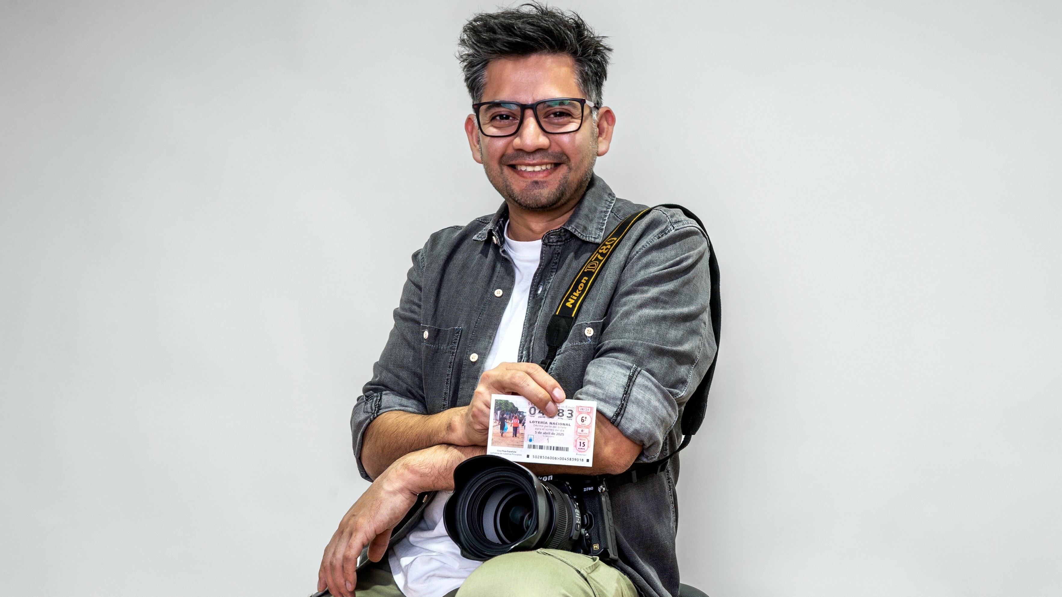 Gustavo López, autor de la imagen del décimo del Sorteo Extraordinario "Cruz Roja".