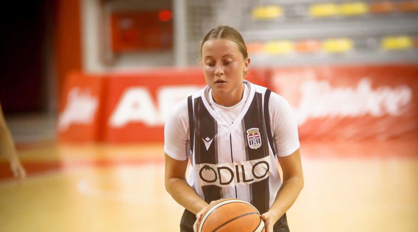 Franca Rödhammer con la camiseta del Odilo