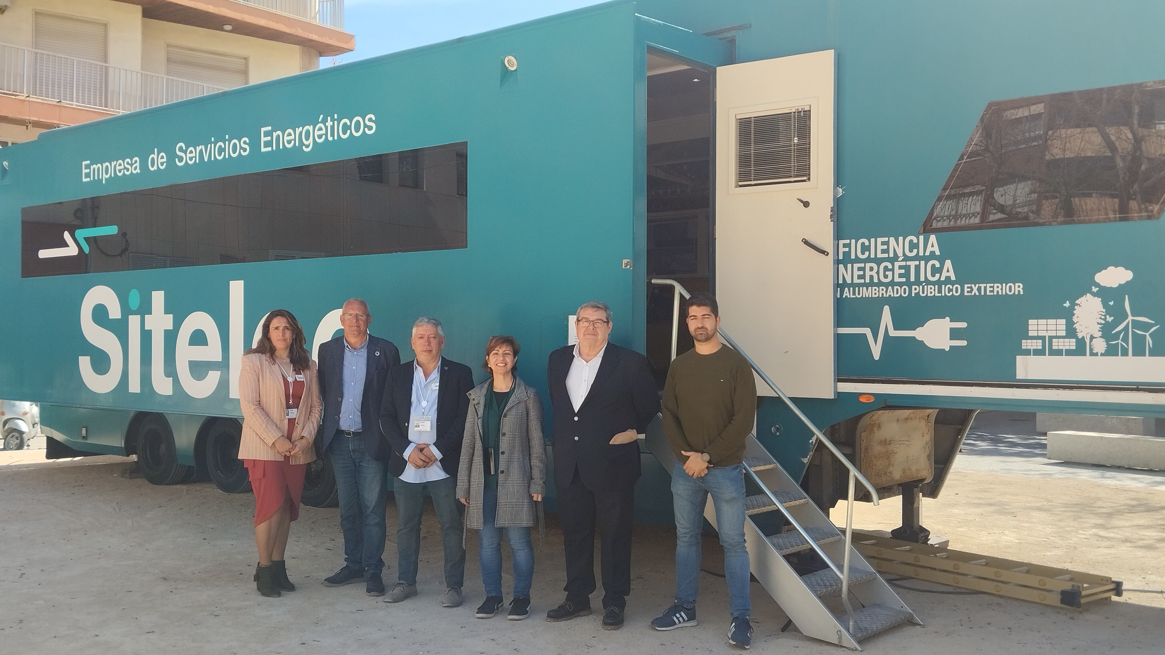 Visita a la &#039;caravana de la luz&#039;, ubicada en el solar del antiguo ambulatorio de la calle Marqués de Campo en Dénia.