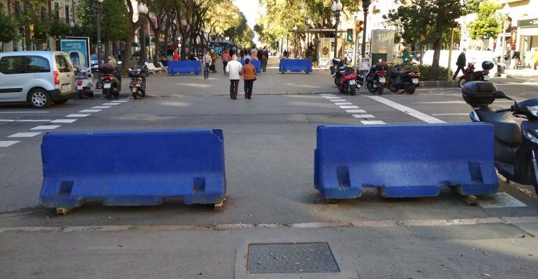 Les barreres per evitar el pas de vehicles i el terra pavimentat són dos dels elements que ERC vol arreglats.