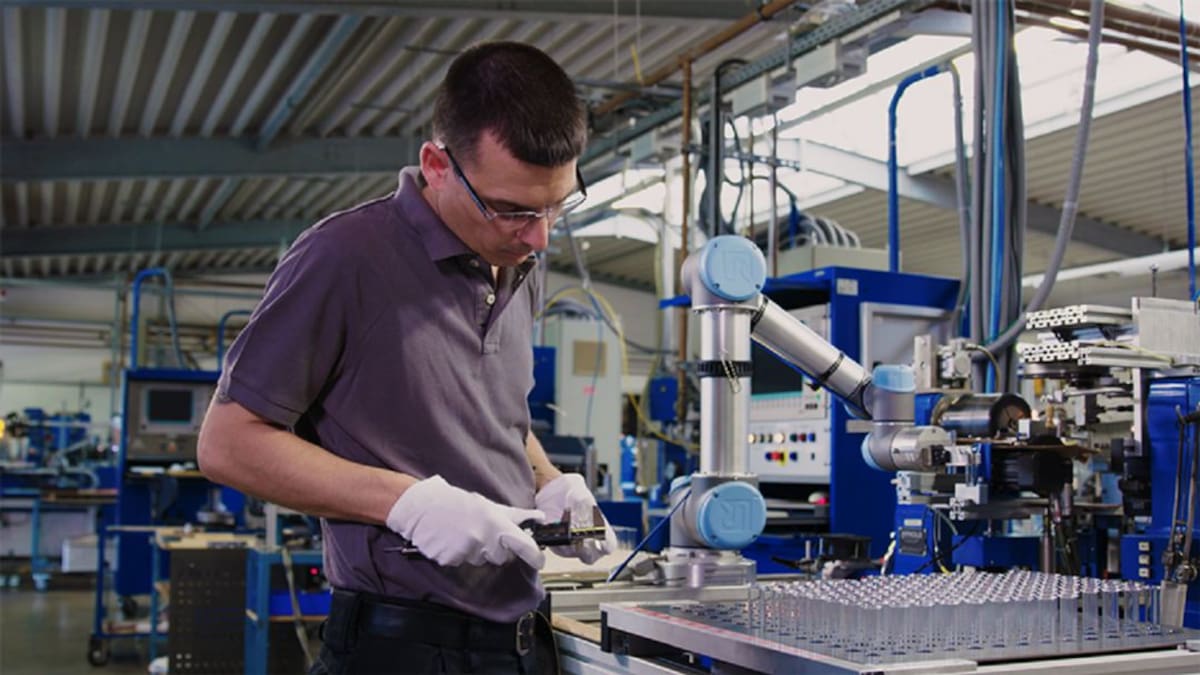 Escucha la entrevista al director del departamento de Estudios de Laboral Kutxa, Joseba Madariaga