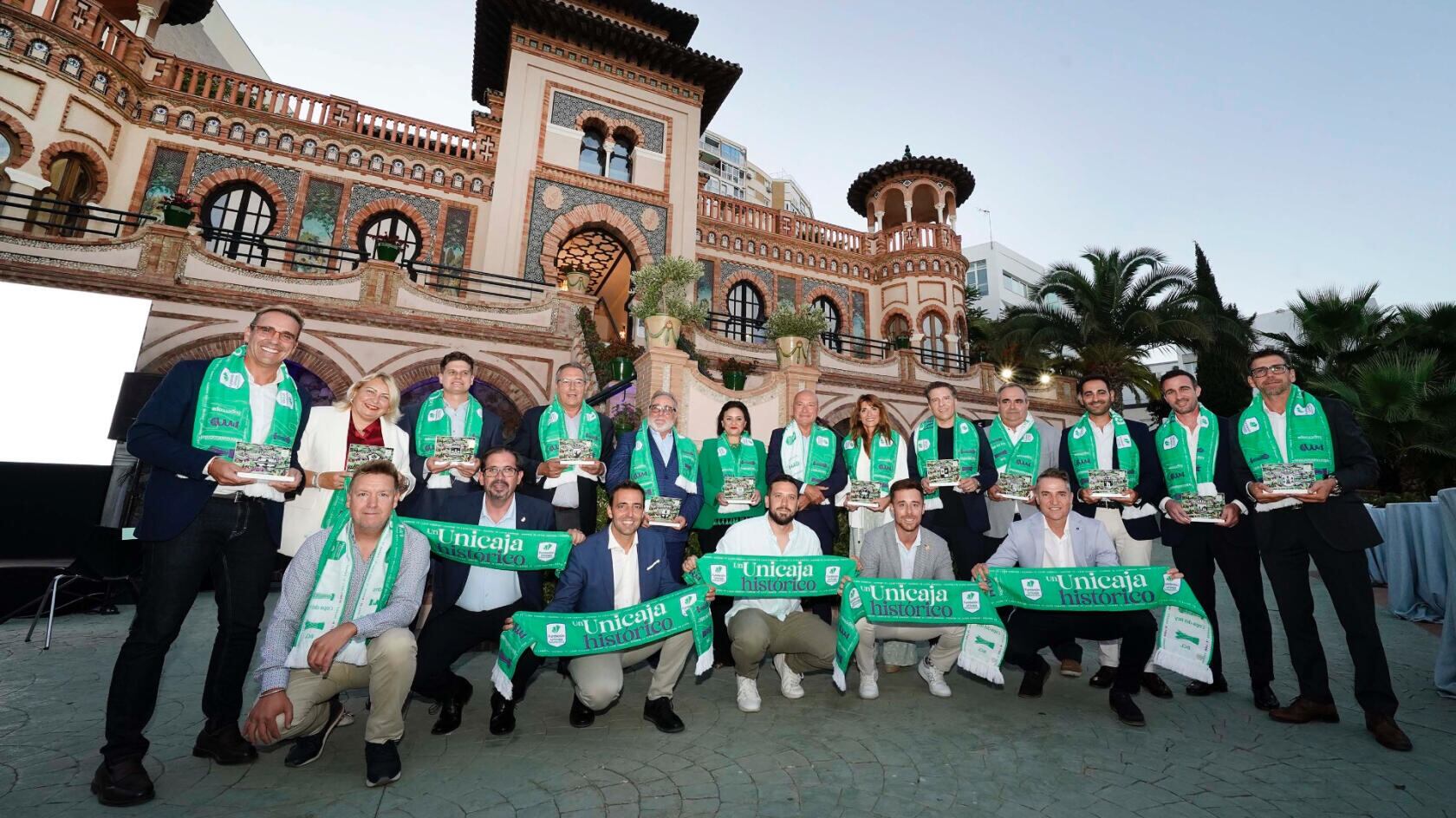 Los representantes de los 12 municipios presentes con el Unicaja en la campaña Nuestra provincia juega