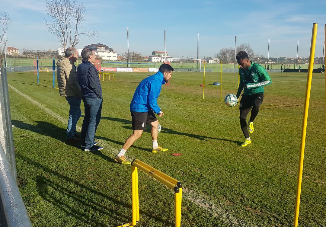 Kitoko junto al readaptador Luis Prieto