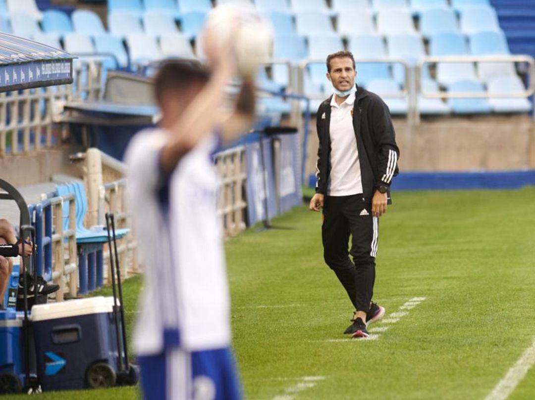 Rubén Baraja sigue de cerca las evoluciones de su equipo en el último amistoso