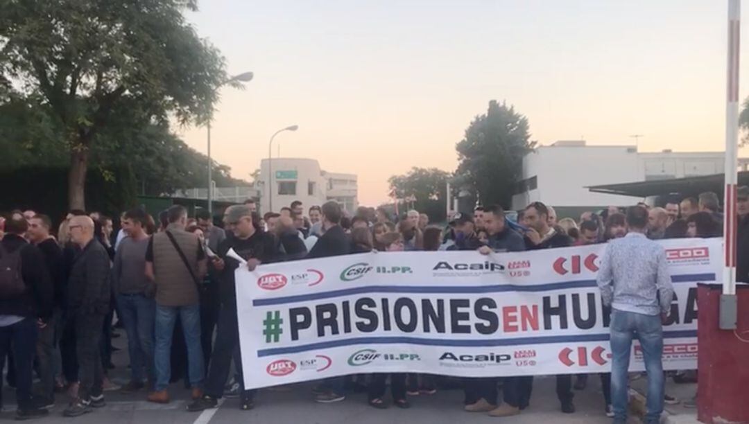 Los funcionarios de prisiones, en huelga