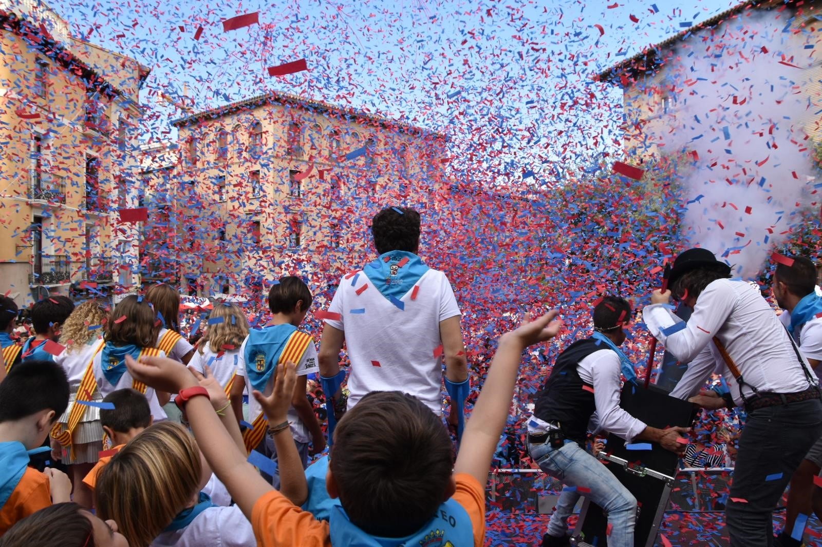 El &quot;Codetazo Infantil&quot; da inicio a las fiestas de Monzón en honor a San Mateo. Foto: Ayuntamiento de Monzón