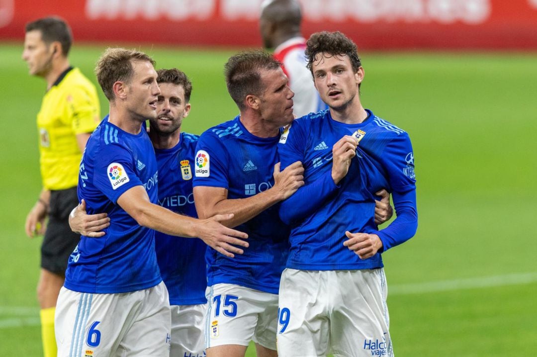 Borja Sánchez celebra un gol en El Molinón.