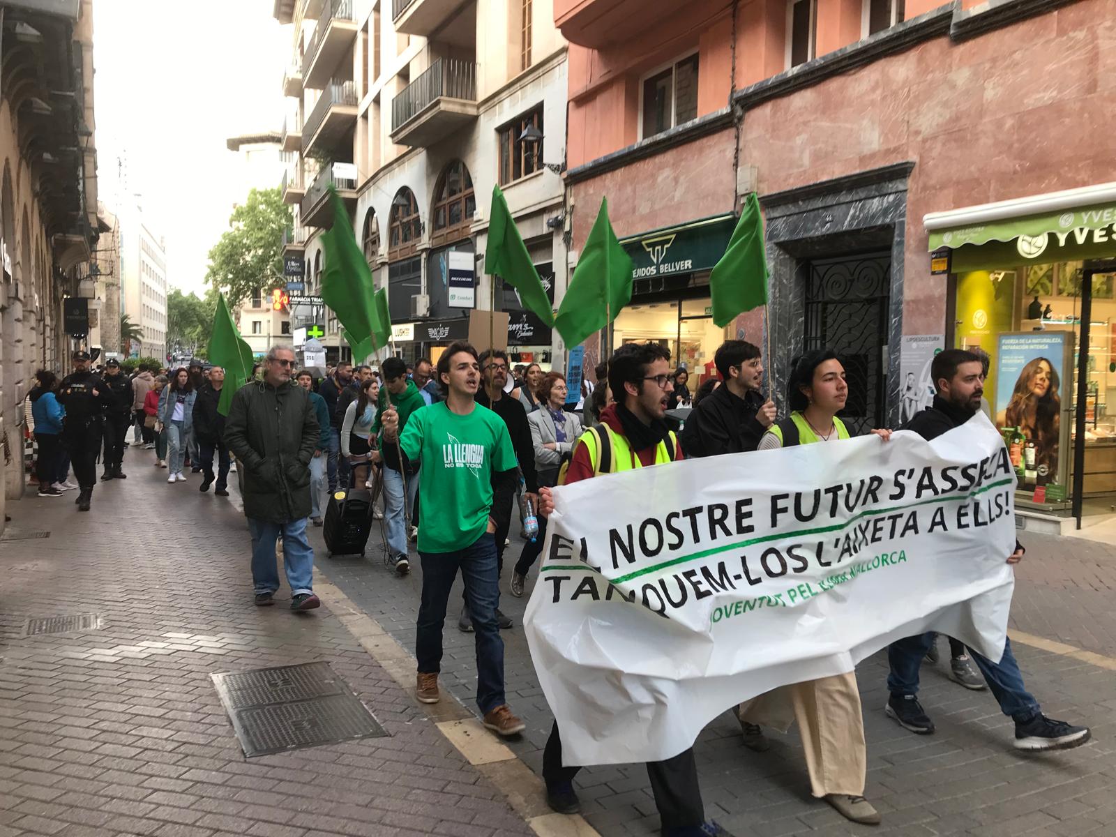 Fridays for Future reclama en Palma medidas políticas ante la crisis hídrica.