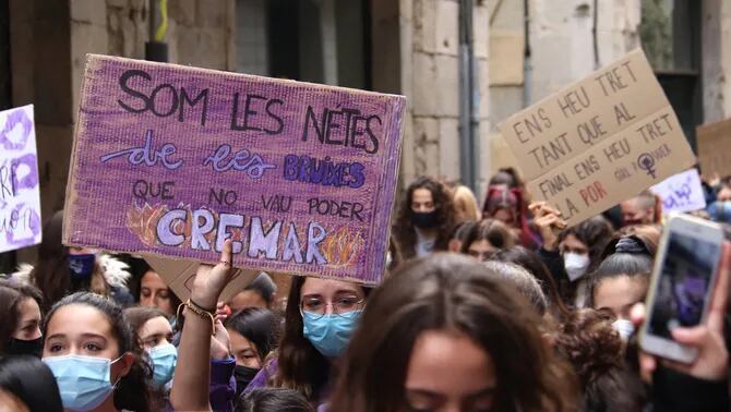 Manifestación por el Día Internacional de la Mujer Trabajadora en Girona.