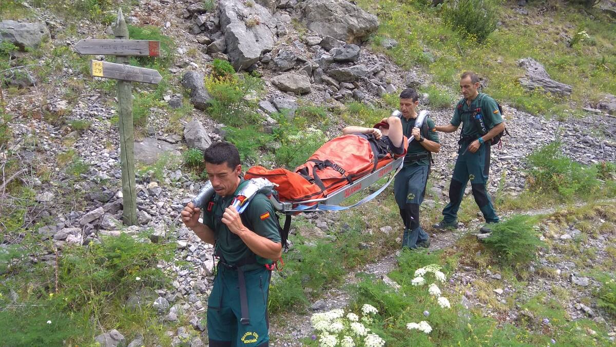 Diez rescates en la montaña y barrancos de la provincia entre el viernes y el domingo, con doce evacuados