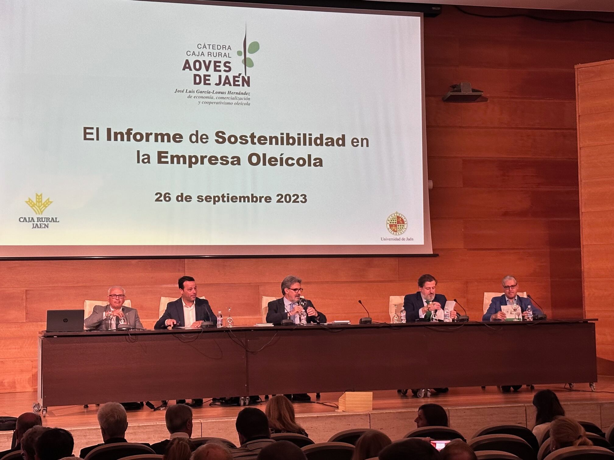 Presentación de la jornada 'El informe de sostenibilidad en la industria oleícola' de la Cátedra García-Lomas.