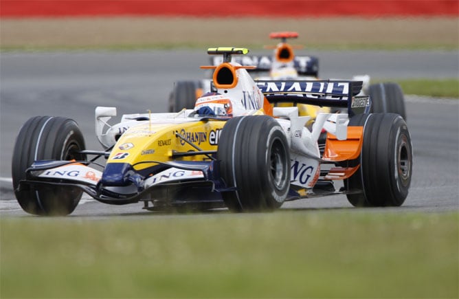 Uno de los coches de Renault durante la carrera del GP de Silverstone