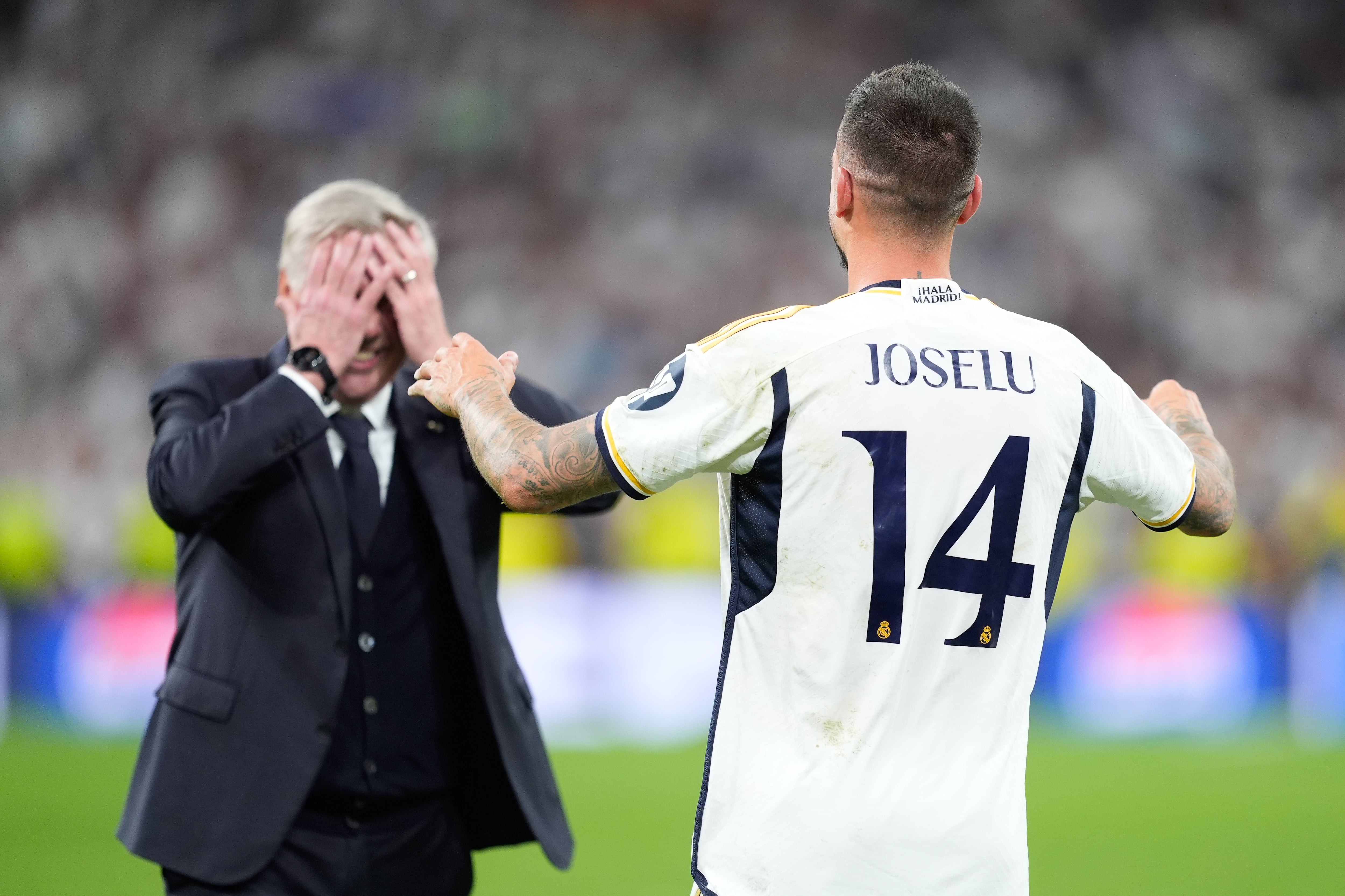 Carlo Ancelotti y Joselu celebran la victoria del Real Madrid ante el Bayern de Múnich