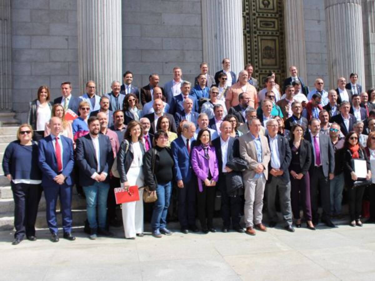 Alcaldes valencianos exigen en Madrid un trato justo del Gobierno para el transporte público metropolitano