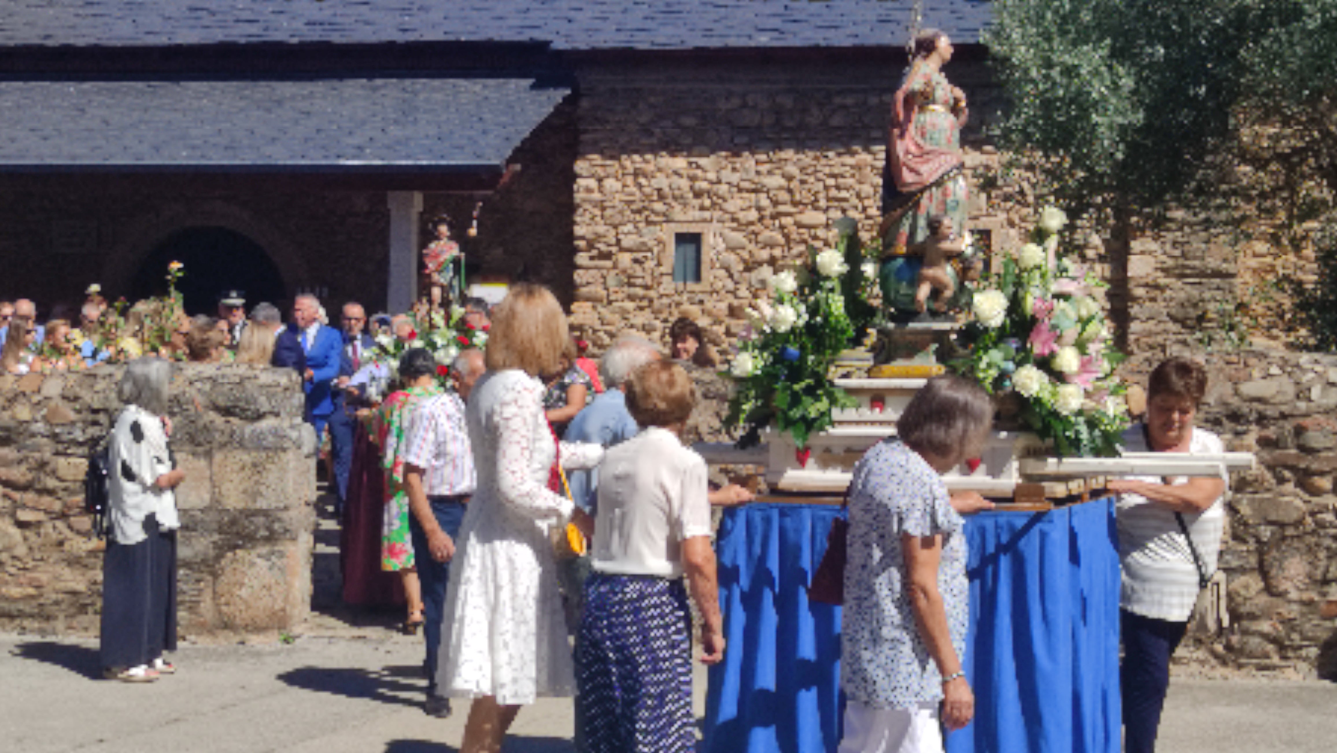 Procesión en honor a Nuestra Señora y San Roque