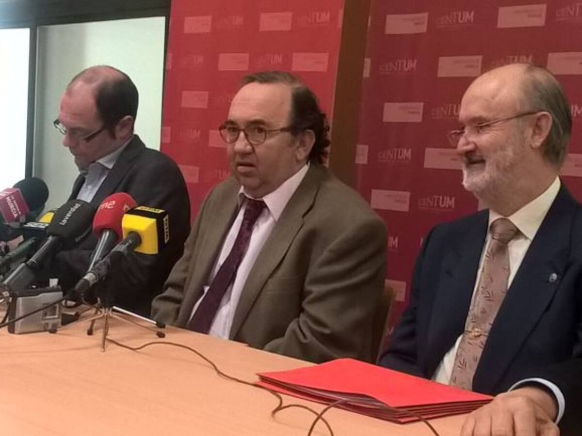 Orihuela: "Mis profesores reciben ofertas de la UCAM para llevárselos"