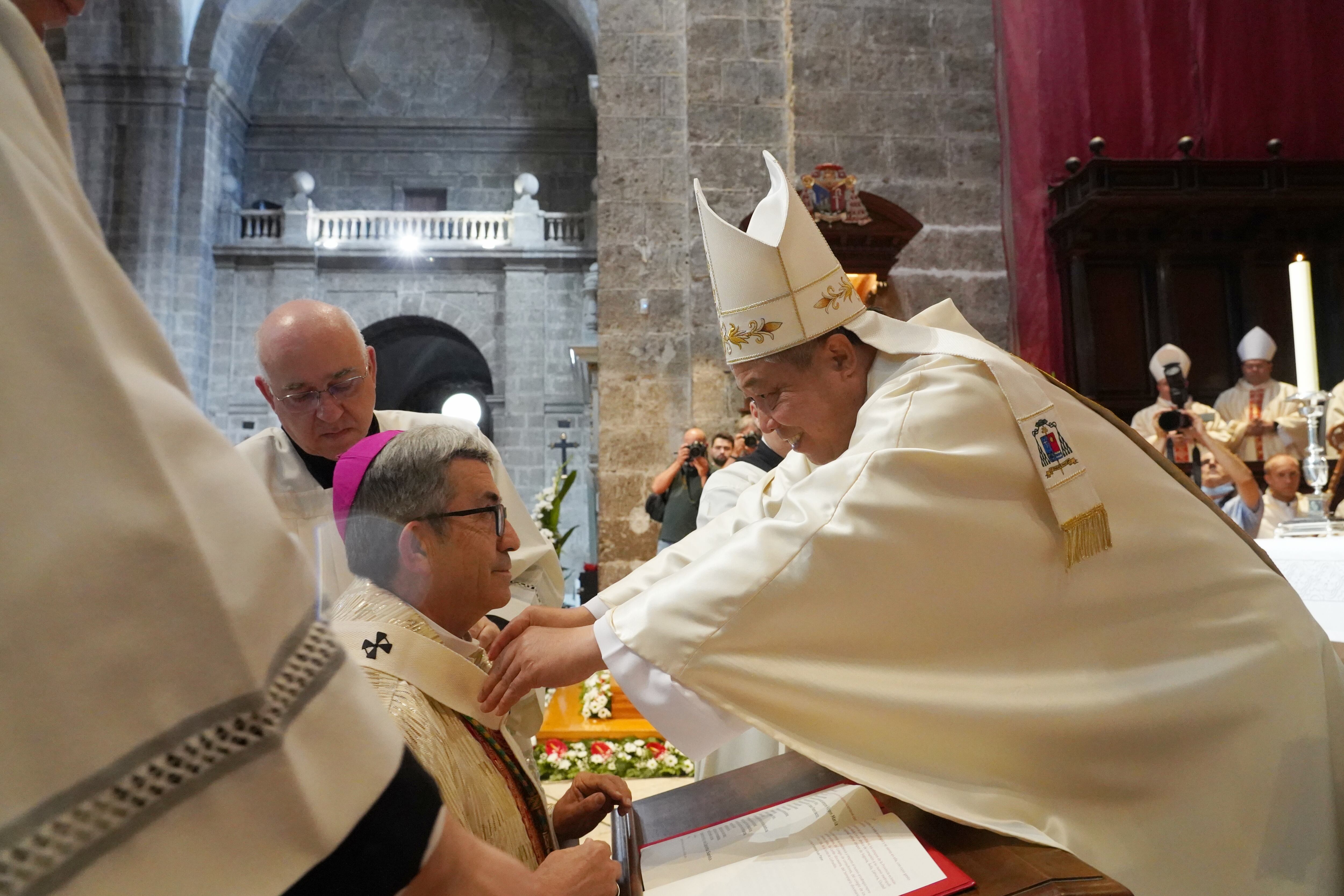El arzobispo electo de Valladolid, Luis Arguello, toma posesi�n de la Archidi�cesis. La ceremonia comienza en la Catedral a las 10.45 horas. Los medios que sigan el acto deben llegar un cuarto de hora antes y acceder al templo por la puerta de Santa Mar�a (junto al Patio de los Cipreses).