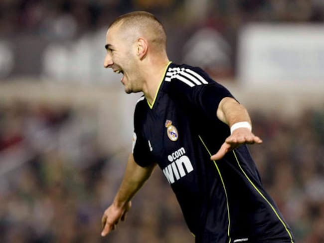 El francés celebra su gol, segundo del Real Madrid, ante el Racing de Santander