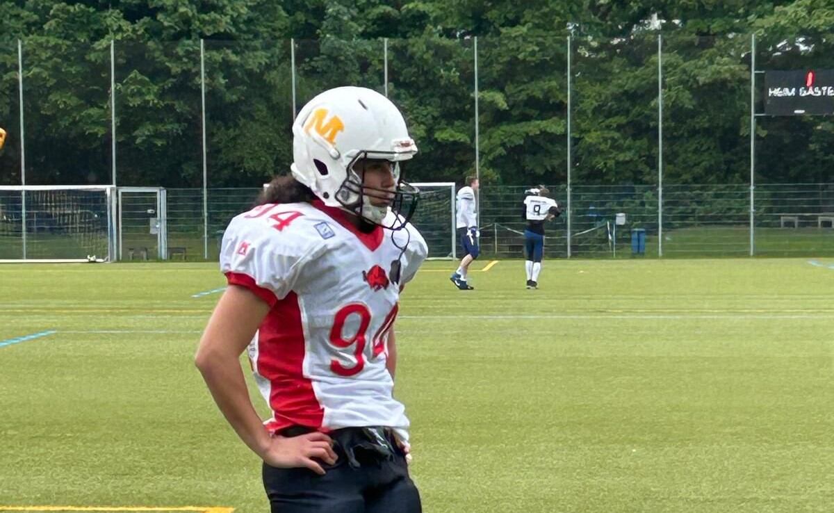 La linebacker ciutadellenca amb l'uniforme de les Munic Cowboys.