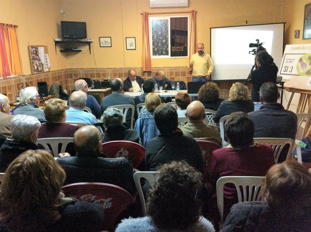 Una de las Asambleas Vecinales celebradas en Los Barrios.