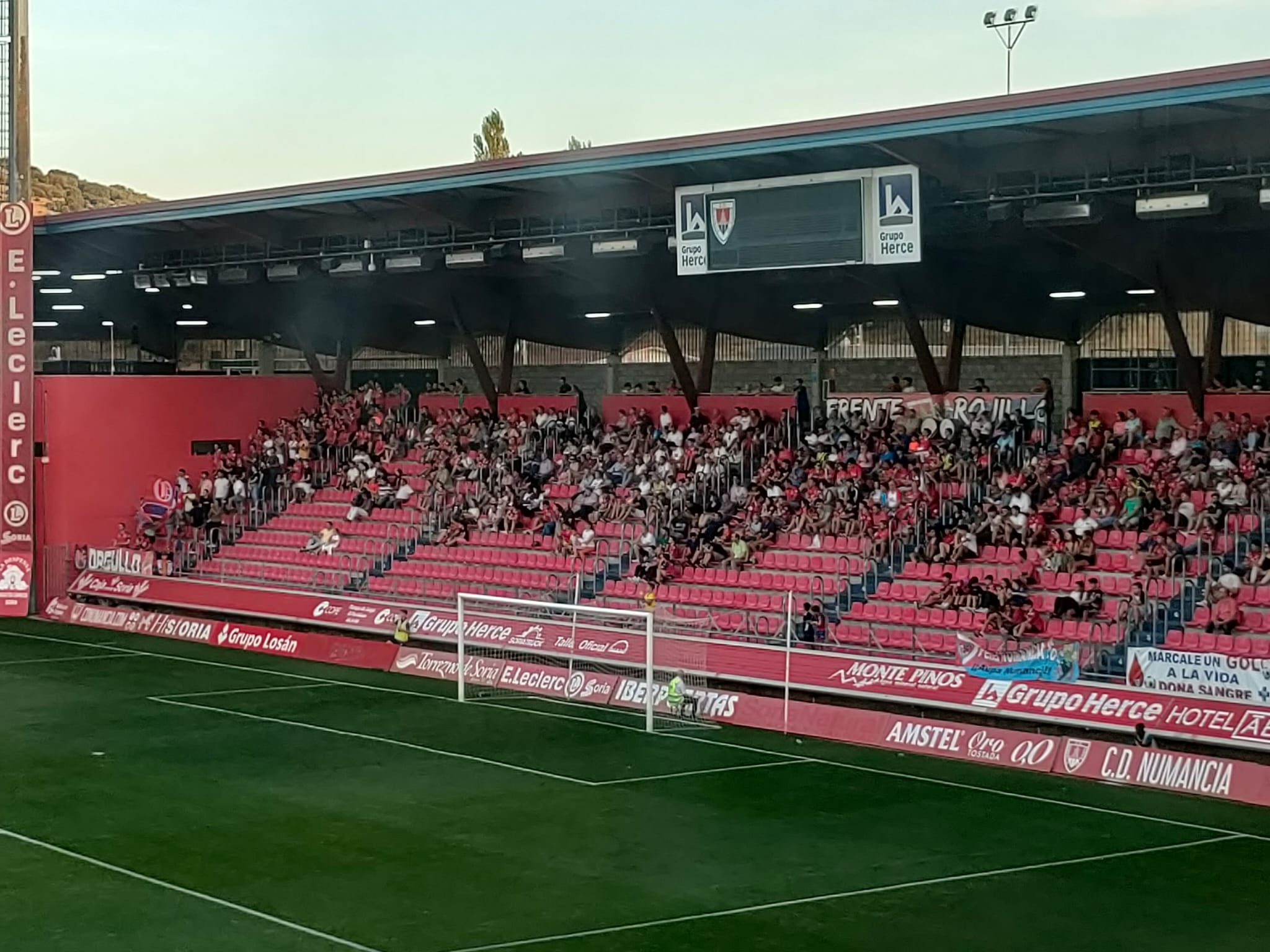 Fondo sur del Estadio de Los Pajaritos.