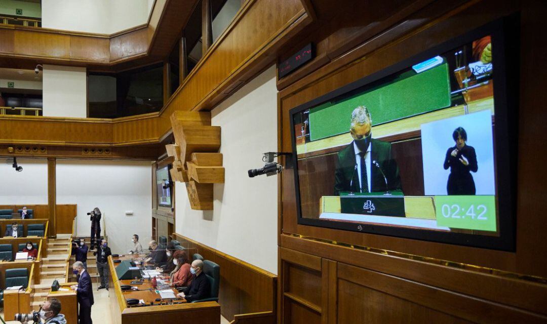 Pleno de control al Gobierno celebrado en la Cámara vasca, en Vitoria 