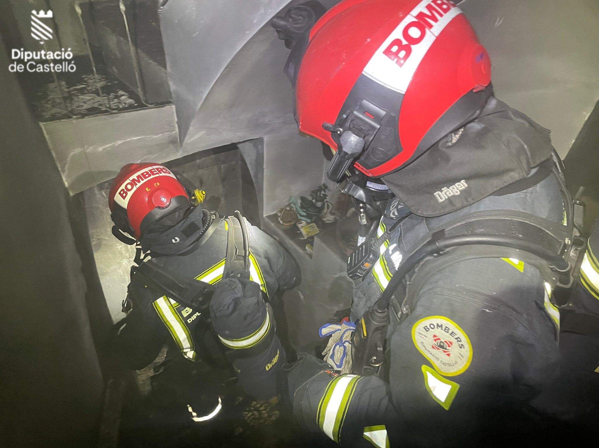 Los Bomberos intervienen en el incendio de una vivienda en Vila-real
