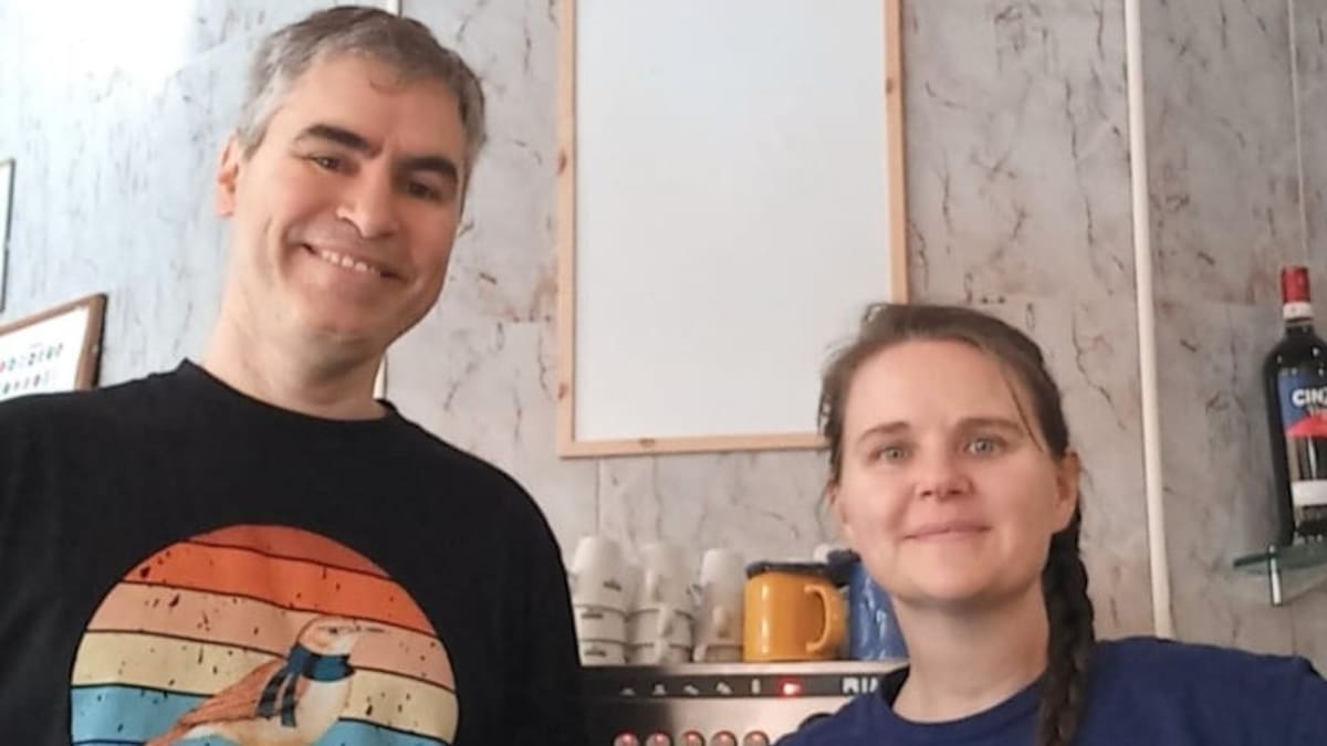 Collado Contreras reabre su bar