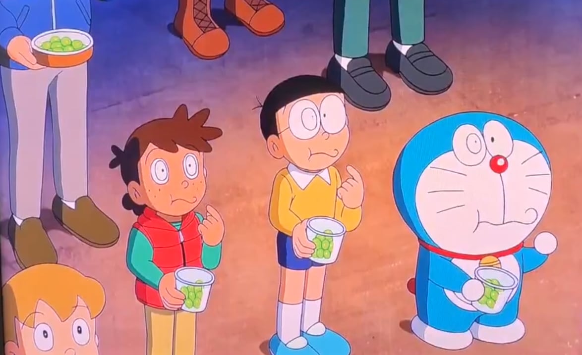 Doraemon y Nobita en la puerta del Sol.