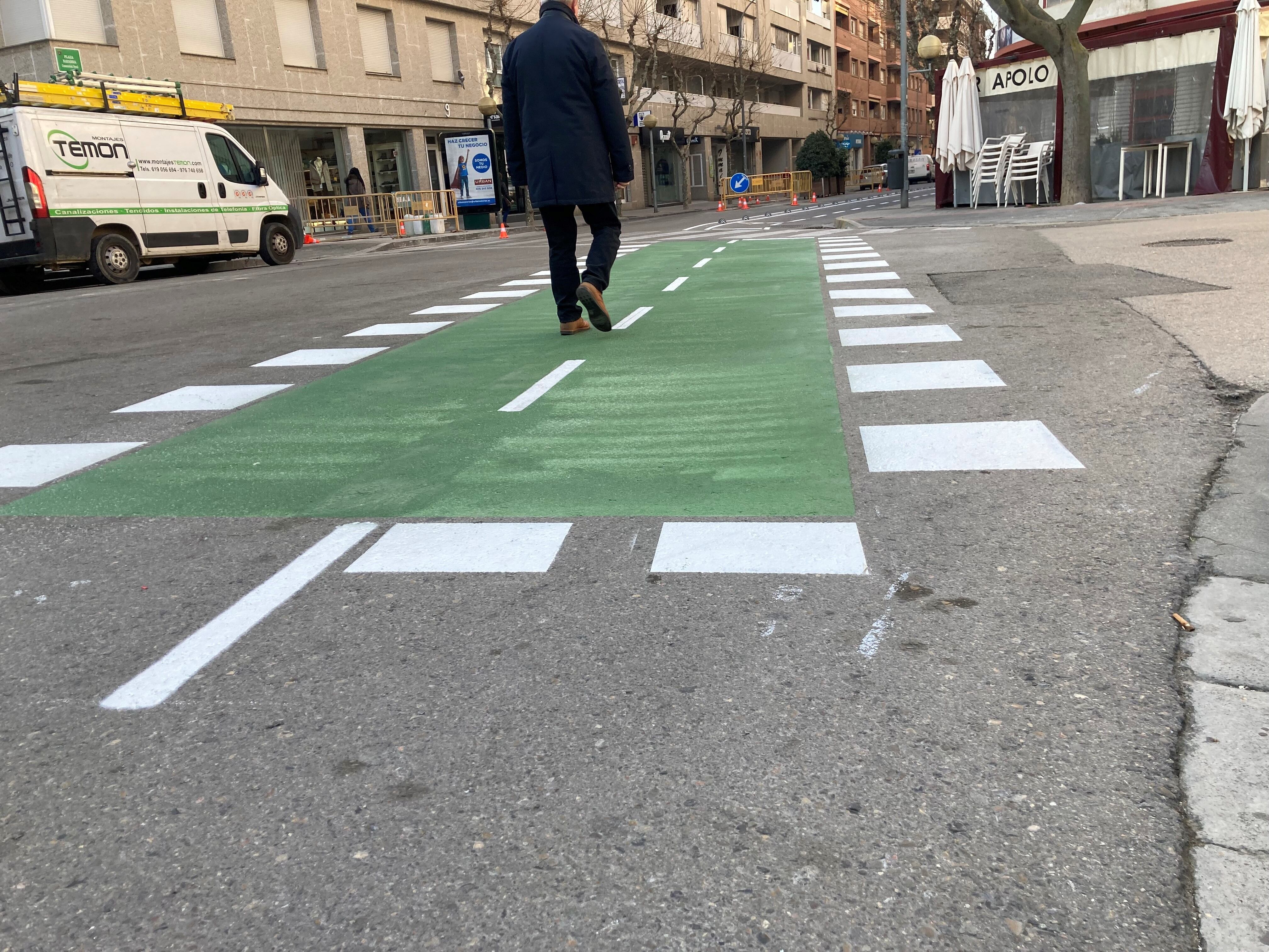 Marcado del nuevo carril bici de la ciudad de Huesca