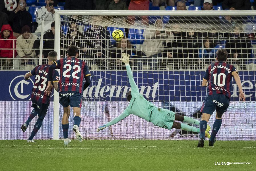 Sielva marcó el 2-2 de penalti para conseguir el empate ante el Andorra