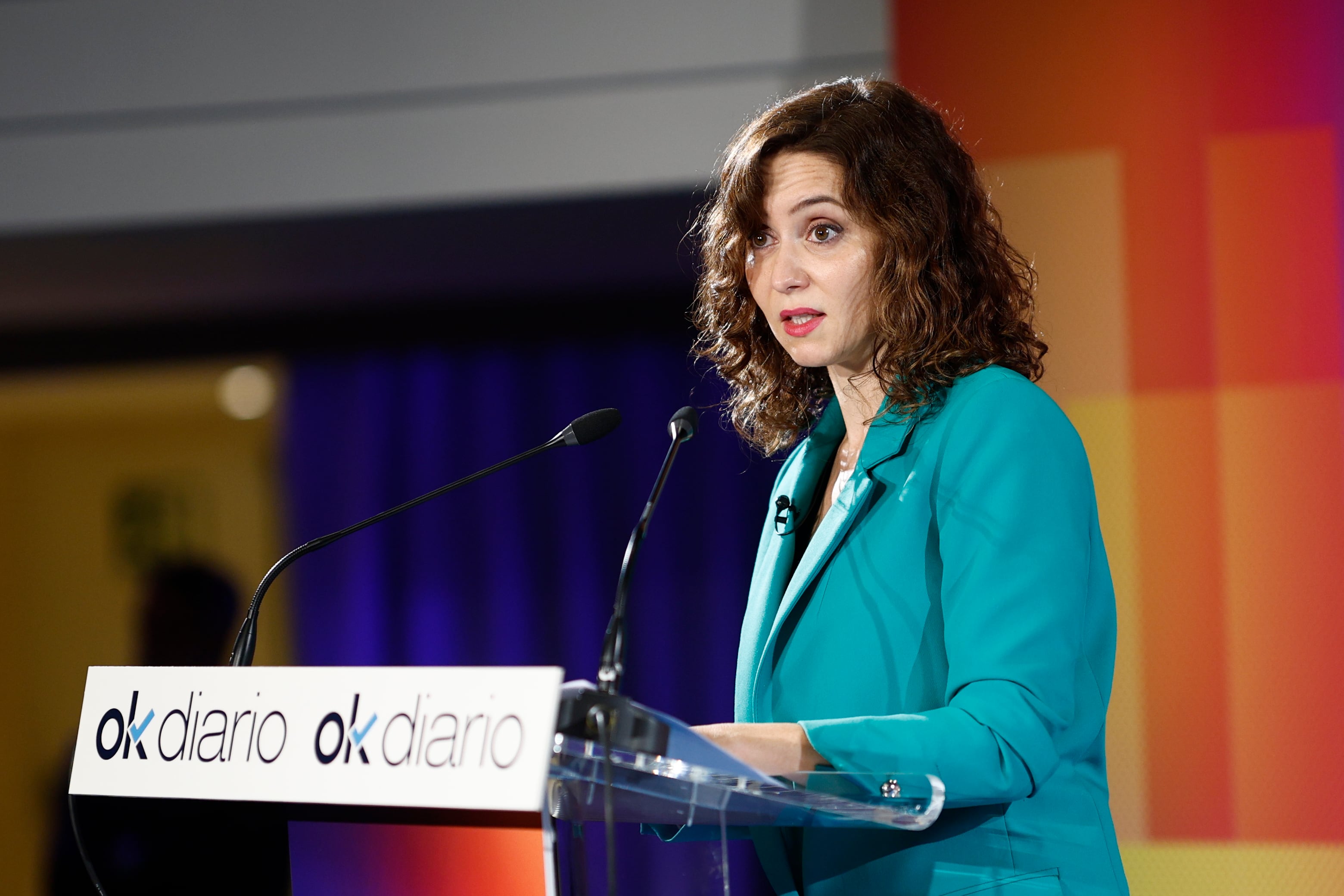 MADRID, 26/10/2023.- La presidenta de la Comunidad de Madrid, Isabel Díaz Ayuso, da un discurso durante la inauguración del II Foro Económico OKlíderes, este jueves en Madrid. EFE/ Rodrigo Jiménez
