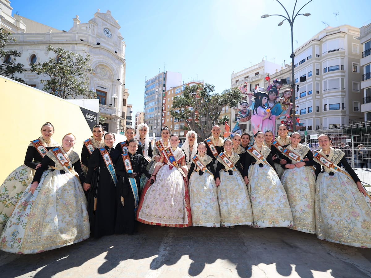 Las Reinas Falleras de Burriana 2026 protagonizan una intensa jornada de visita a los monumentos falleros