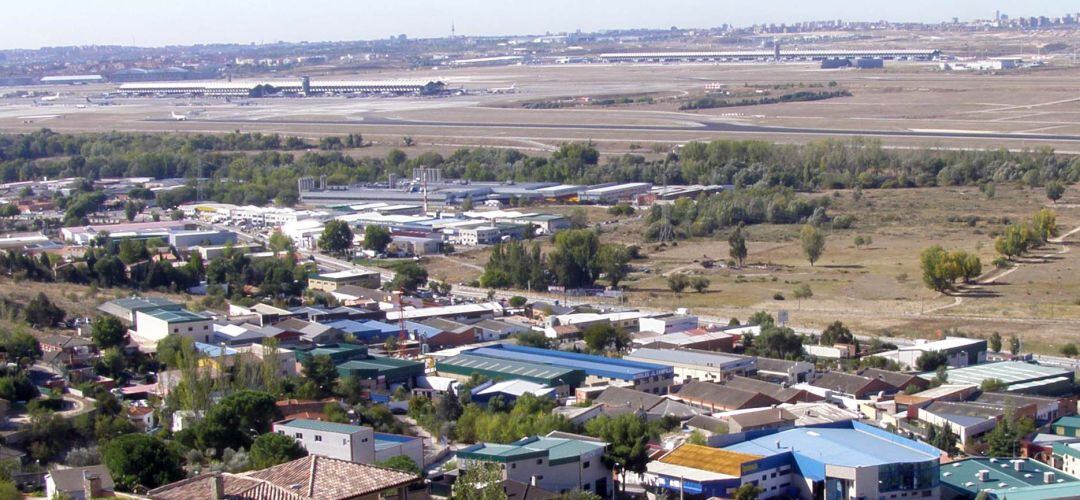 Vista área del polígono industrial de Paracuellos de Jarama y su cercanía con el aeropuerto