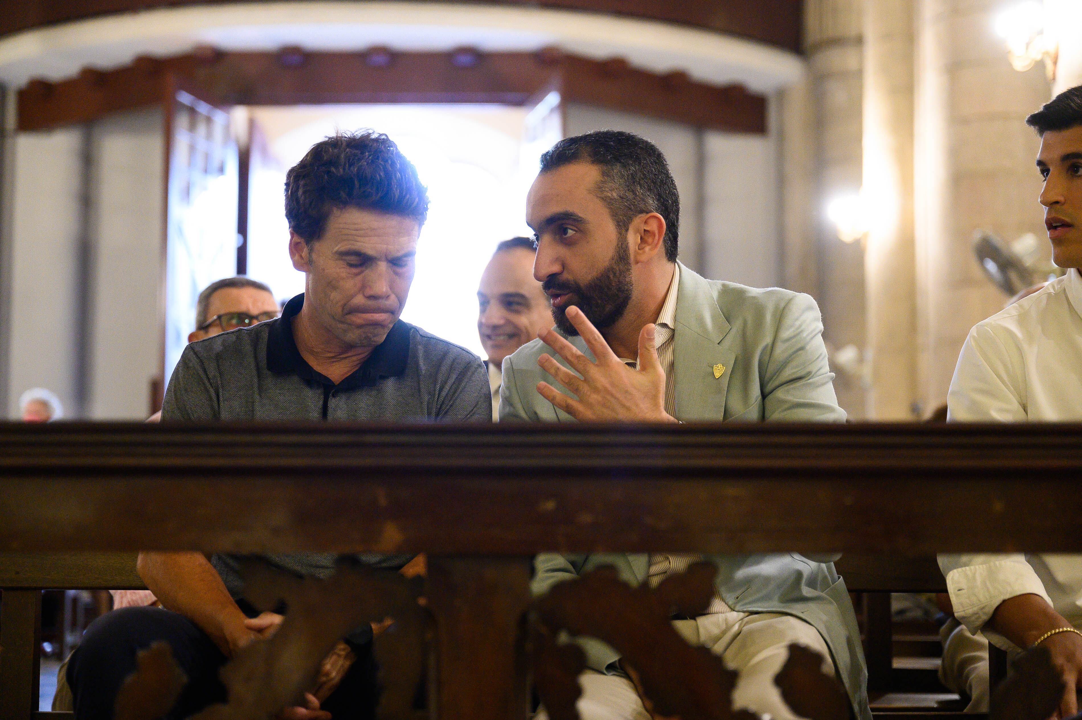 Rubi y Mohamed El Assy en la ofrenda floral.