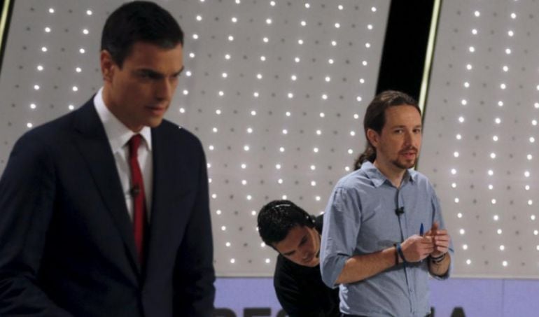 Pedro Sánchez (PSOE) y Pablo Iglesias (Podemos) durante el debate electoral de Antena 3. 