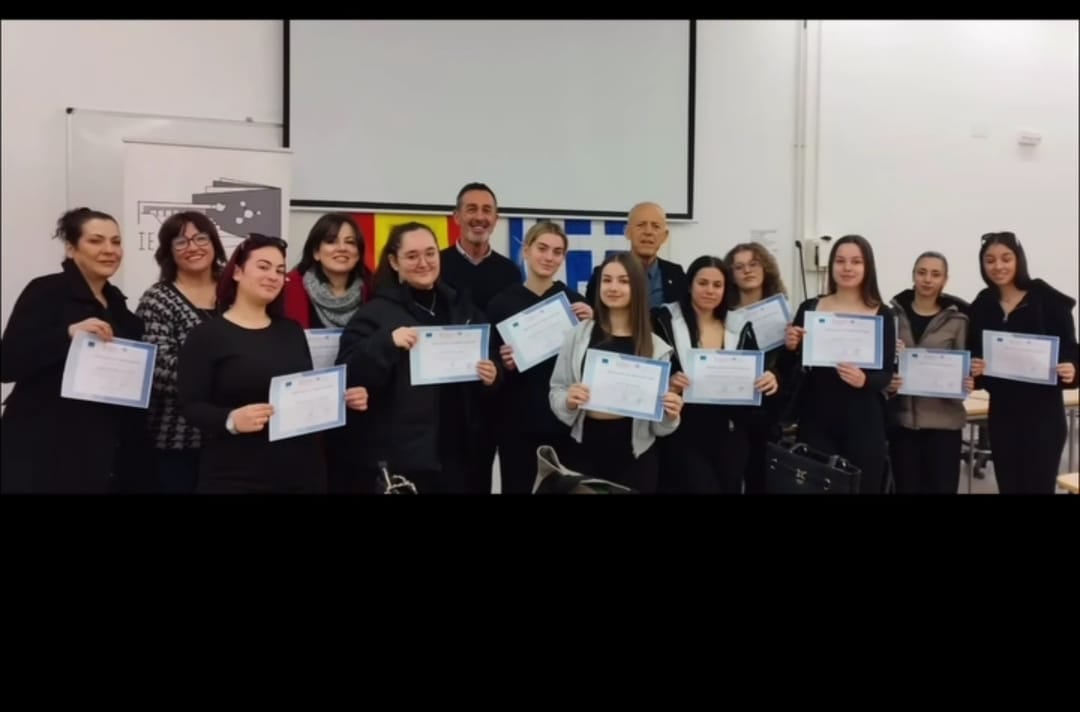 Alumnos con el certificado