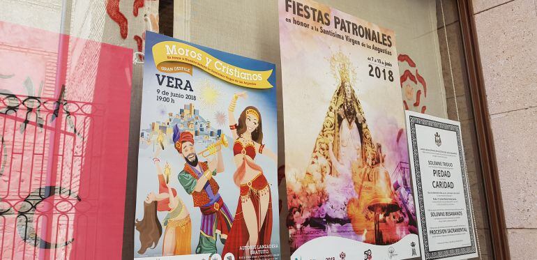 Carteles de las Fiestas de Moros y Cristianos en honor a la Virgen de las Angustias en Vera (Almería)