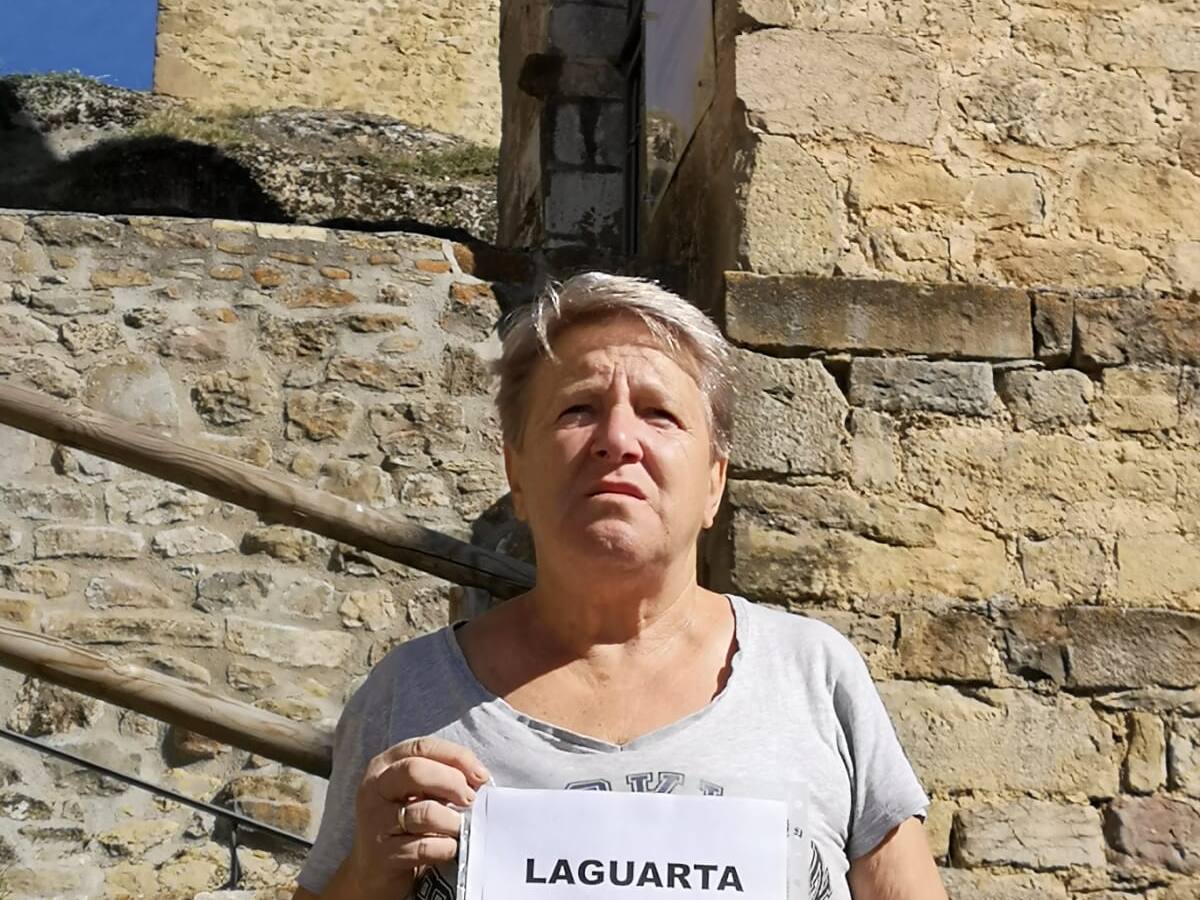 En Laguarta ha repicado su campana ante la despoblación