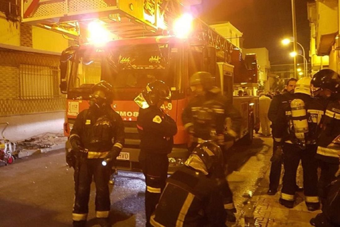 Foto de Archivo: Bomberos de Jaén durante un servicio