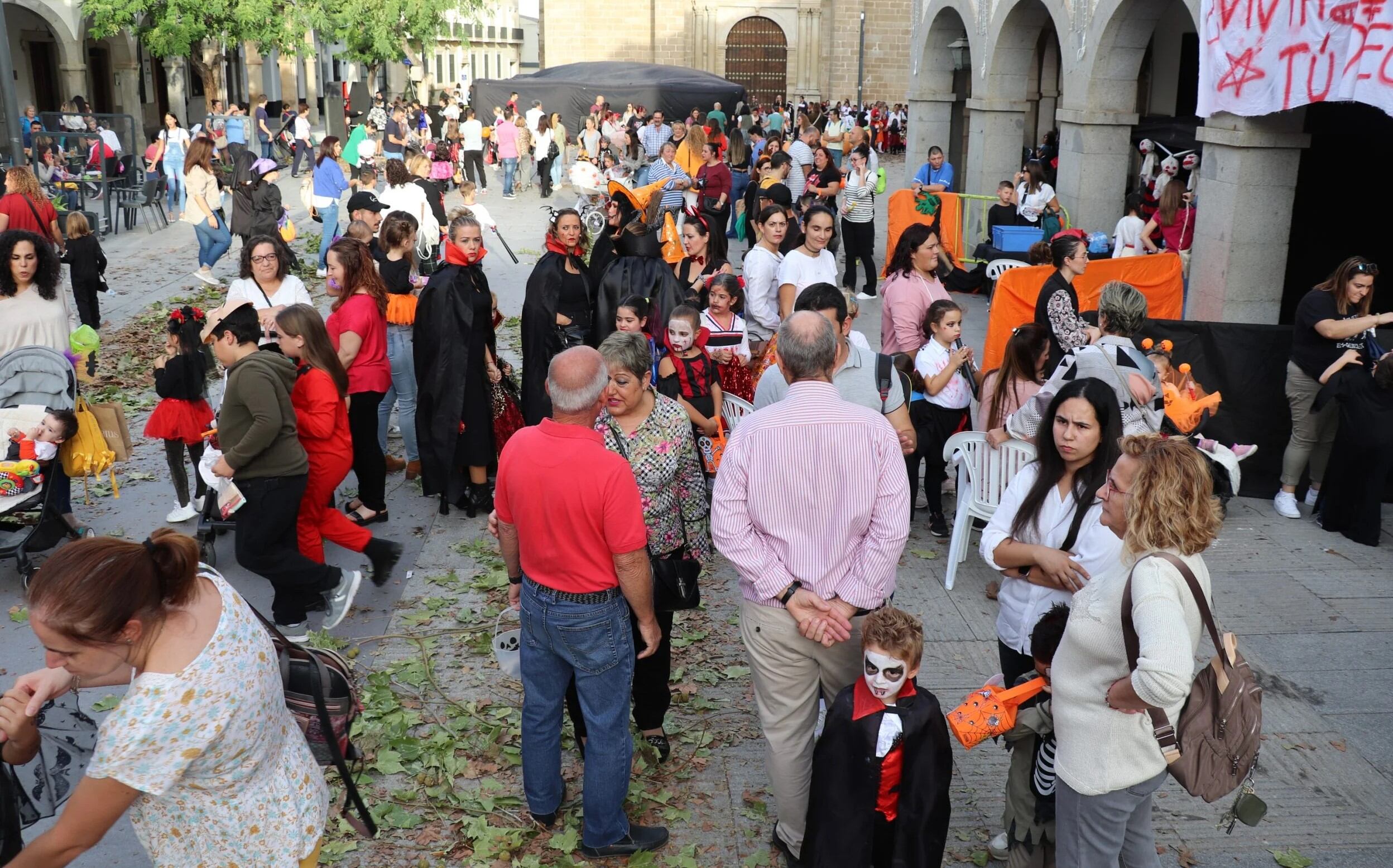 Halloween en la plaza de España de Villanueva de la Serena